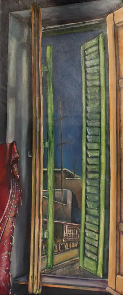 A window with green shutters, overlooking rooftops with antennas. A red cloth hangs on the left, set against grey walls and an urban atmosphere.